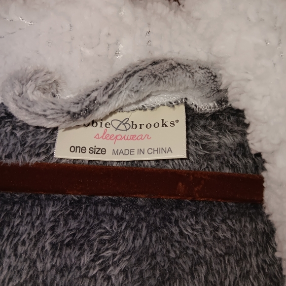 Bobbie Brooks Robe - Picture 3 of 4